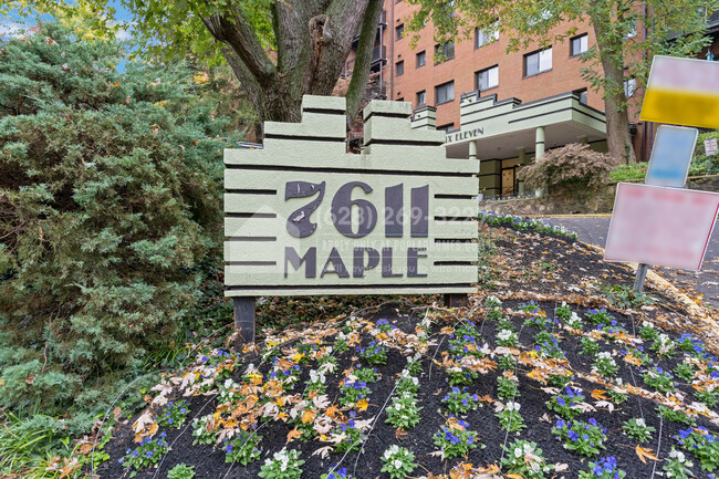 Foto del edificio - 7611 Maple Ave