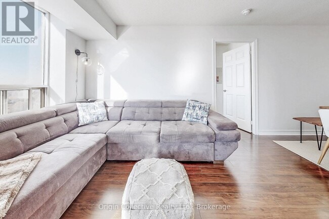 Photo du bâtiment - 5233 Dundas St W