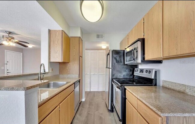 Building Photo - 11582 Westwood Blvd