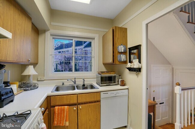 Foto del edificio - 1629 Fitzgerald Ln