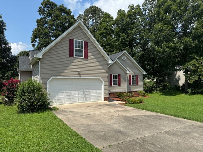 Foto del edificio - Location! 4 bedroom with garage convenient...