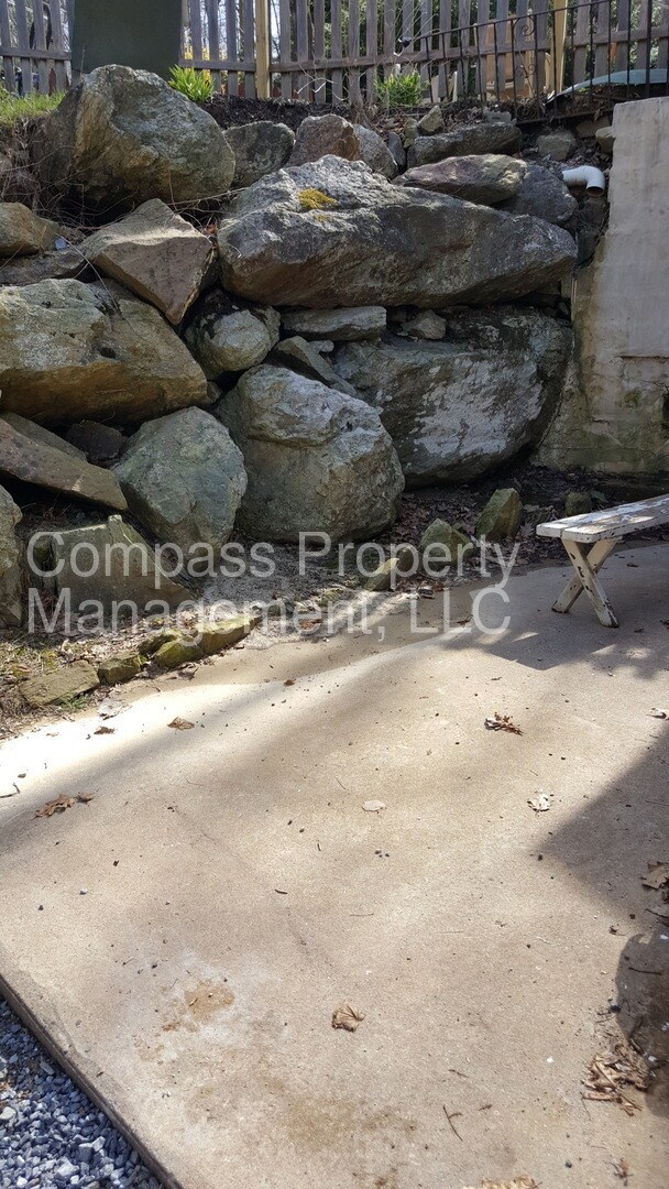 Building Photo - $795 - 2 Bed, 1 Bath - Downingtown