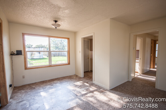 Dining Area - 2905 Wallace St