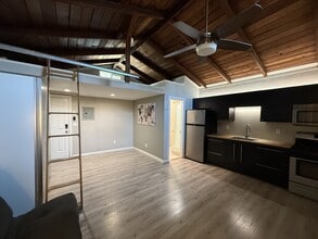 Building Photo - 214 Drake Ave