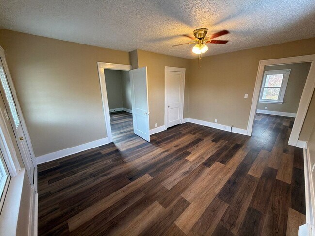 Foto del edificio - Two bedroom home on Weirton Heights