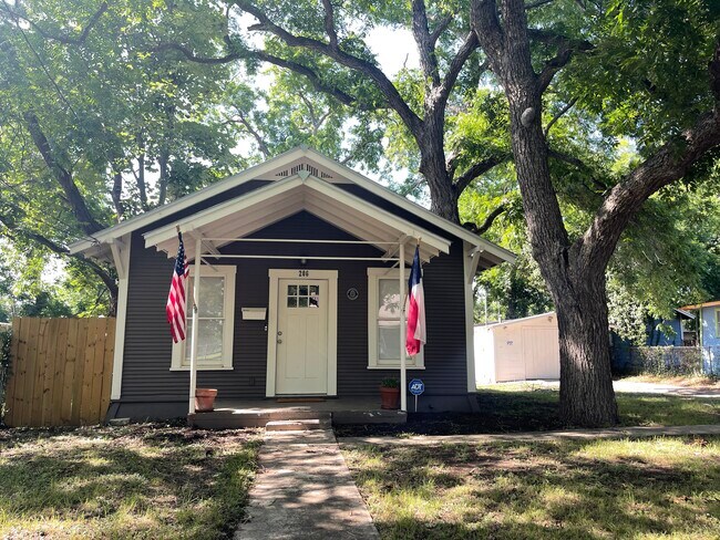Building Photo - 206 Palo Blanco St