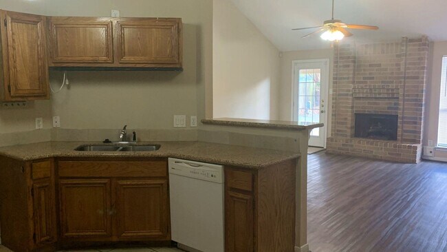 Building Photo - 3730 Village Grove Dr