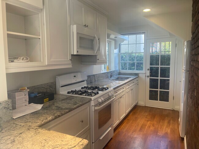 Updated kitchen - 513 Magnolia St