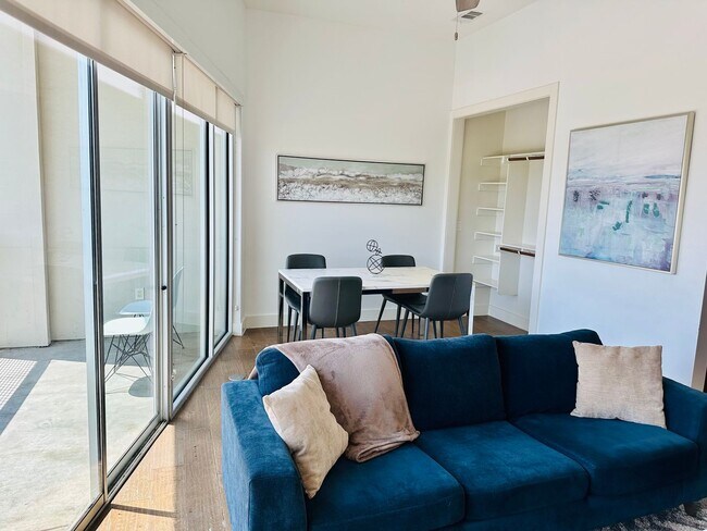 Foto del edificio - Modern 1 Bedroom in The Cedars
