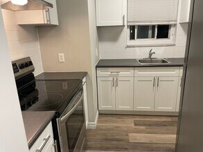 Building Photo - 464 Elizabeth St