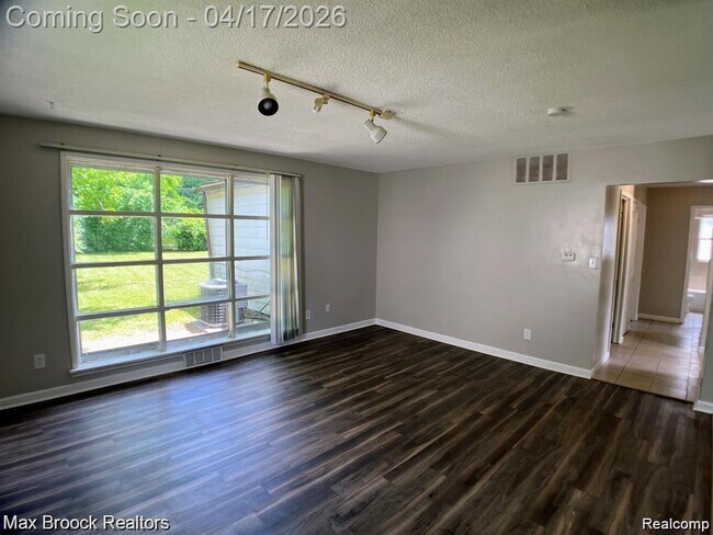 Foto del edificio - 22120 Condon St