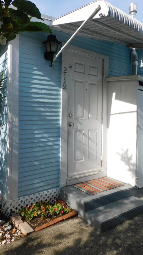 Primary Photo - 216 S M St