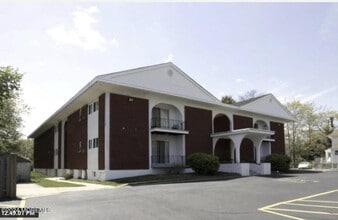 Building Photo - 711 Wall Rd