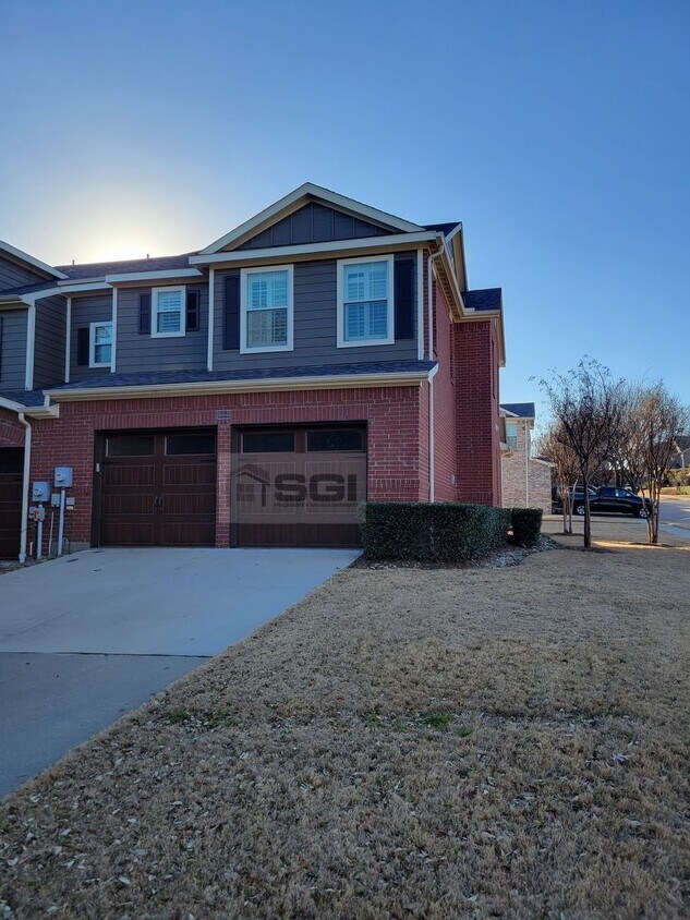 Great 2 Bed, 2.5 Bath, Corner Townhome Townhome Rentals in McKinney