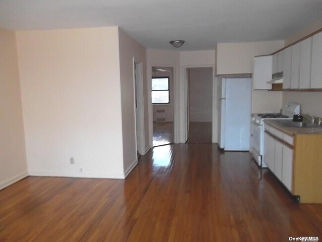Building Photo - 58-15 44th Ave