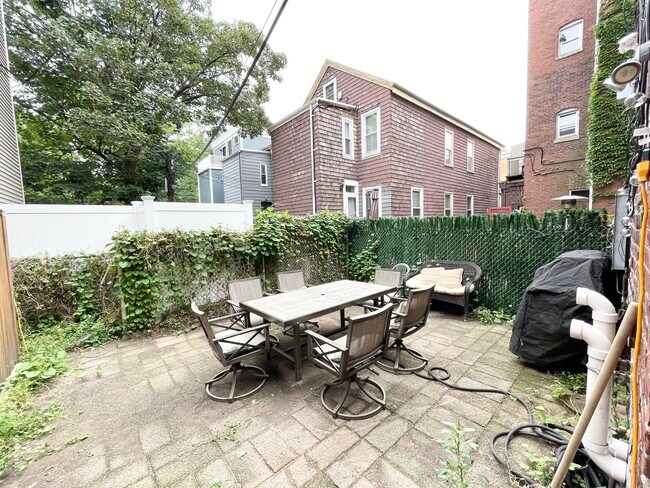 Foto del edificio - 1530 Columbia Rd