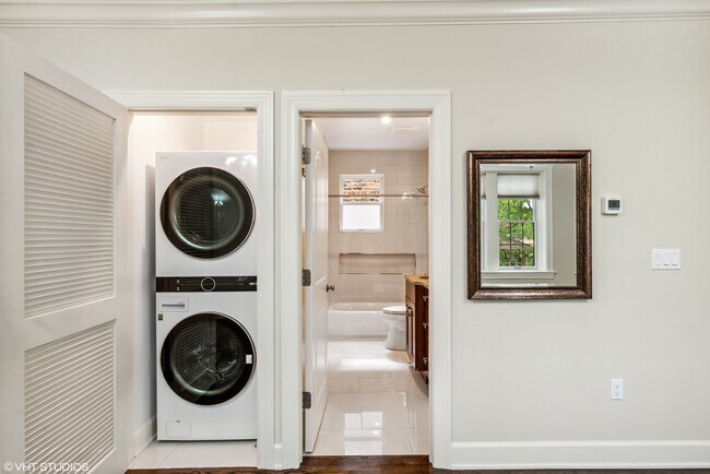 Laundry - 2703 W Ardmore Ave