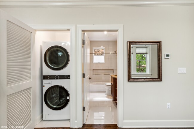 Laundry - 2703 W Ardmore Ave