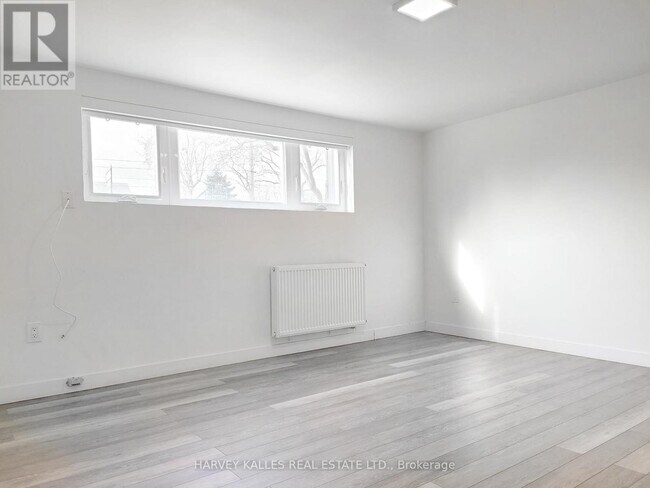 Photo du bâtiment - 521 Browns Line