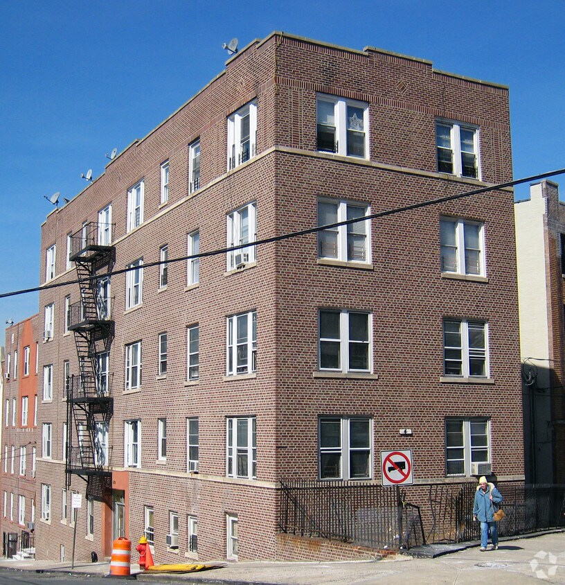 Building Photo - 249 McLean Ave