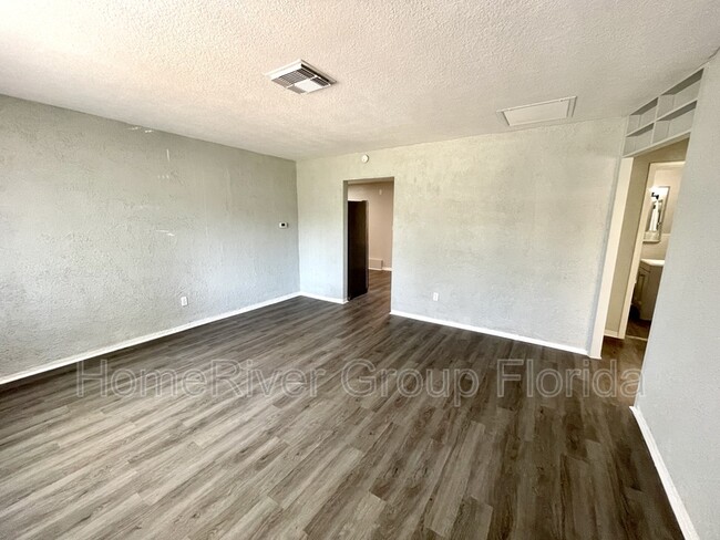 Building Photo - 1477 S Prescott Ave