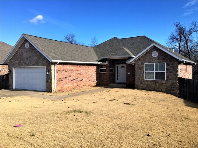 Building Photo - 1806 Knollcrest Cir