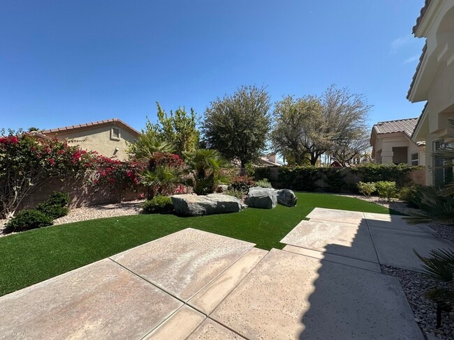 Building Photo - 78284 Rainbow Dr