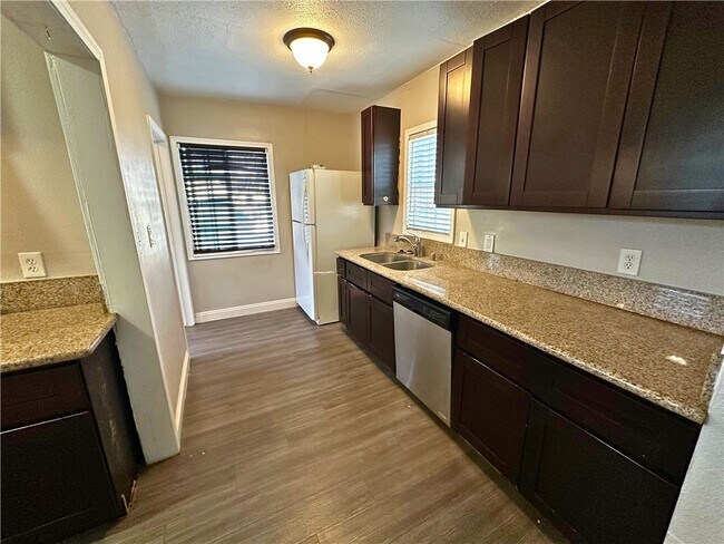 Foto del edificio - 13906 Grant St