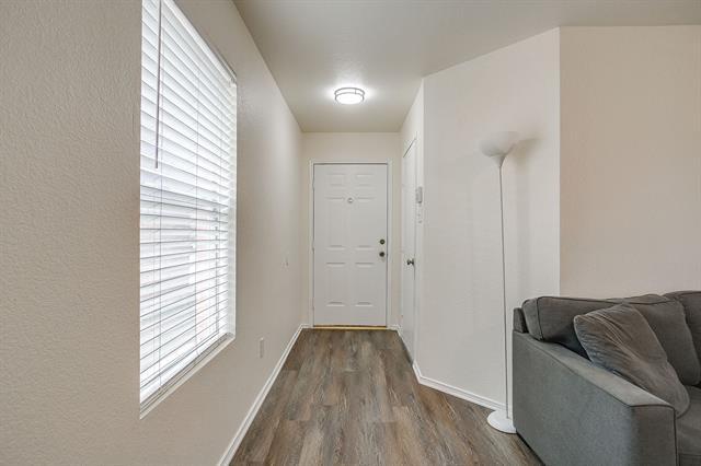 Foto del edificio - 6612 Meadow Way Ln