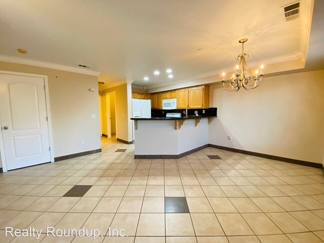 Building Photo - 3 br, 2.5 bath House - 827 Polar Bear Cir