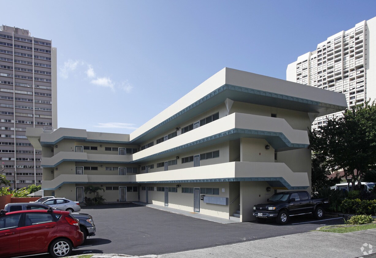 Primary Photo - Maikiki Court