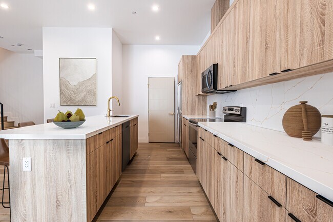 Building Photo - 242 N Dillon St