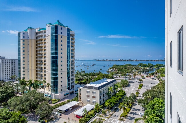 Building Photo - One Palm