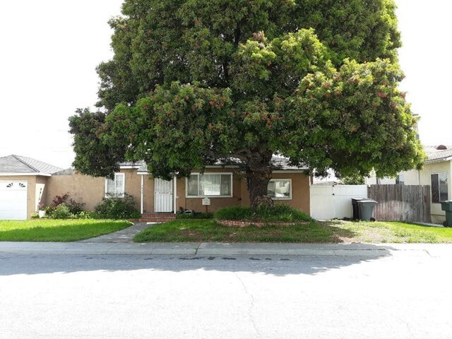 Primary Photo - 2830 Alberta St