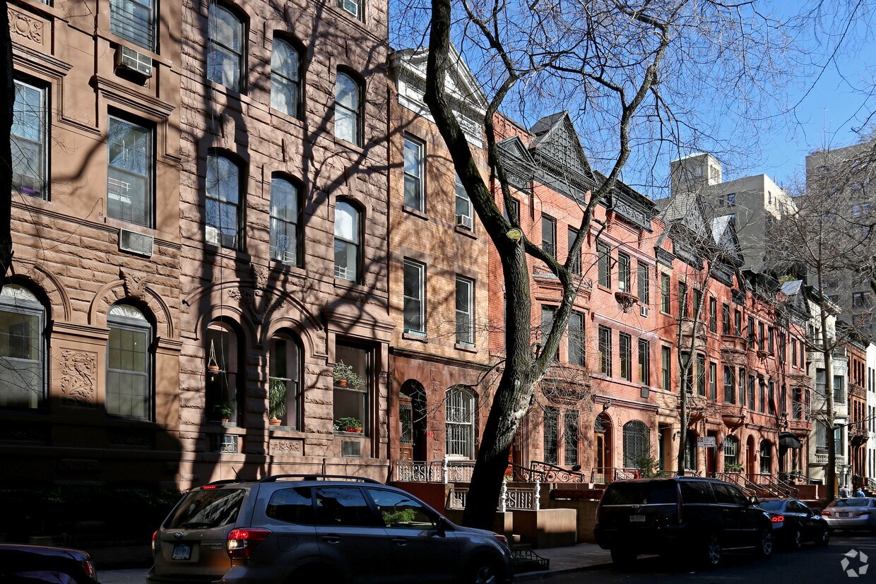 Building Photo - 47 W 94th St