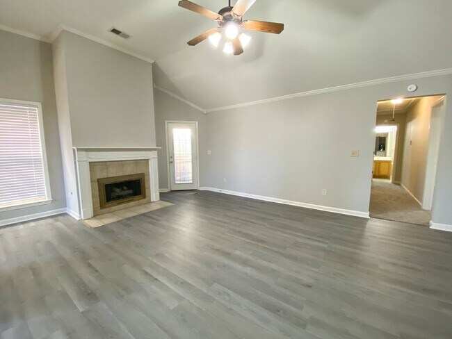 Foto del edificio - 3 Bedroom, 2 Bathroom Near Berry Hill & Hw...