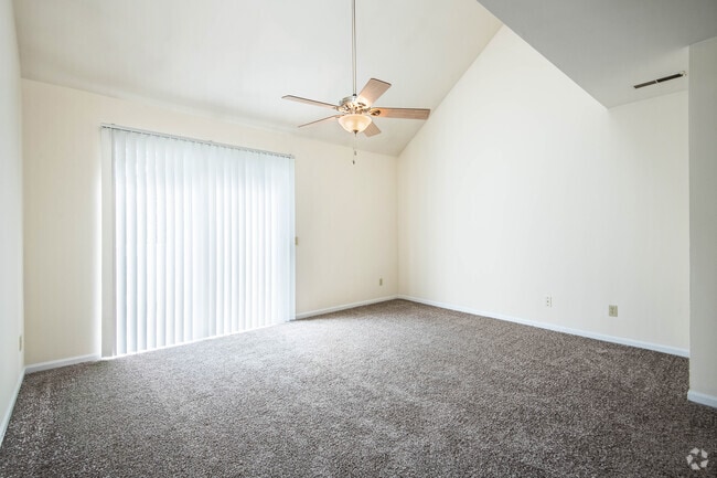 1BR, 1BA - 700SF - Muirfield Apartments