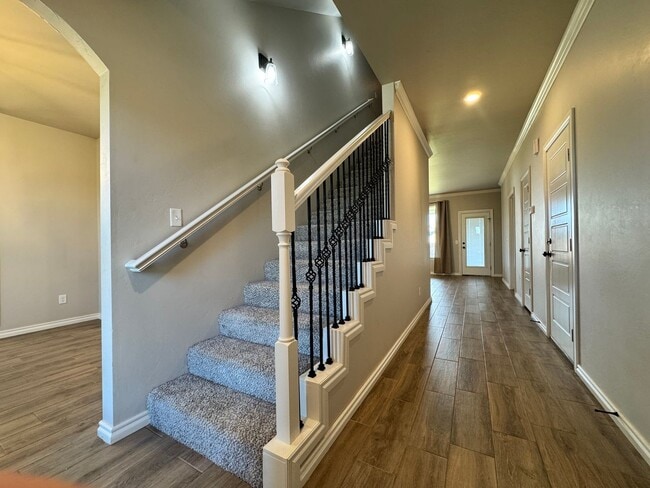 Building Photo - Spacious 3-Bedroom Home with Designer Kitc...
