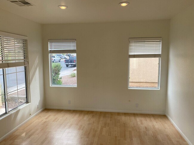 Foto del edificio - Silverado Ranch Home for Rent