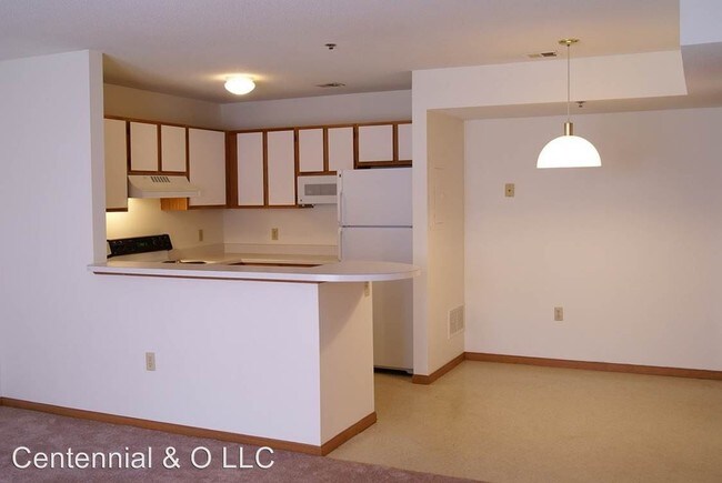 Building Photo - 121-121 Centennial Mall S