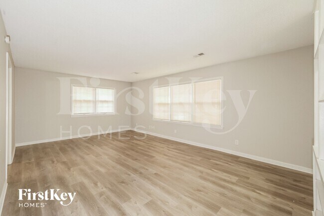 Foto del edificio - 8728 Everett St