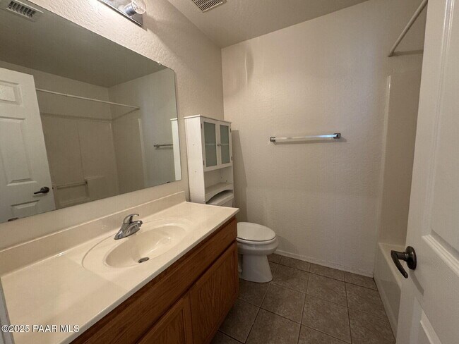 Building Photo - 7015 E Lantern Ln W