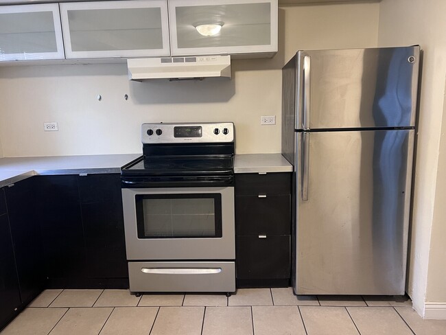 Building Photo - 1946 Euclid Ave