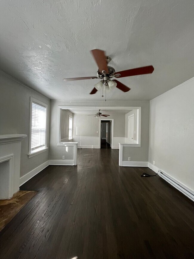 Building Photo - Exquisite 1 Bedroom Brownstone Apartment J...