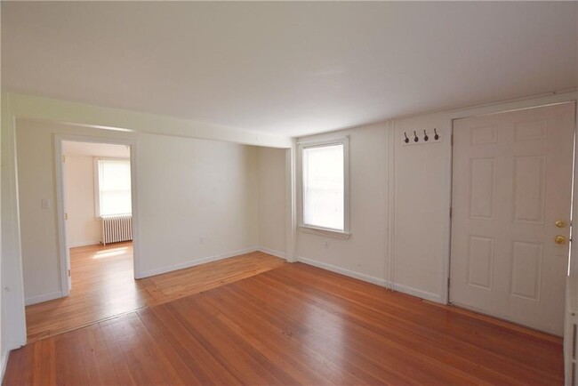 Foto del edificio - 44 Fairview Ln