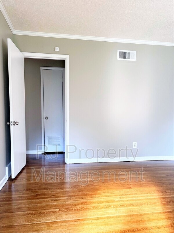 Photo - 3641 Bishops Bridge Rd House