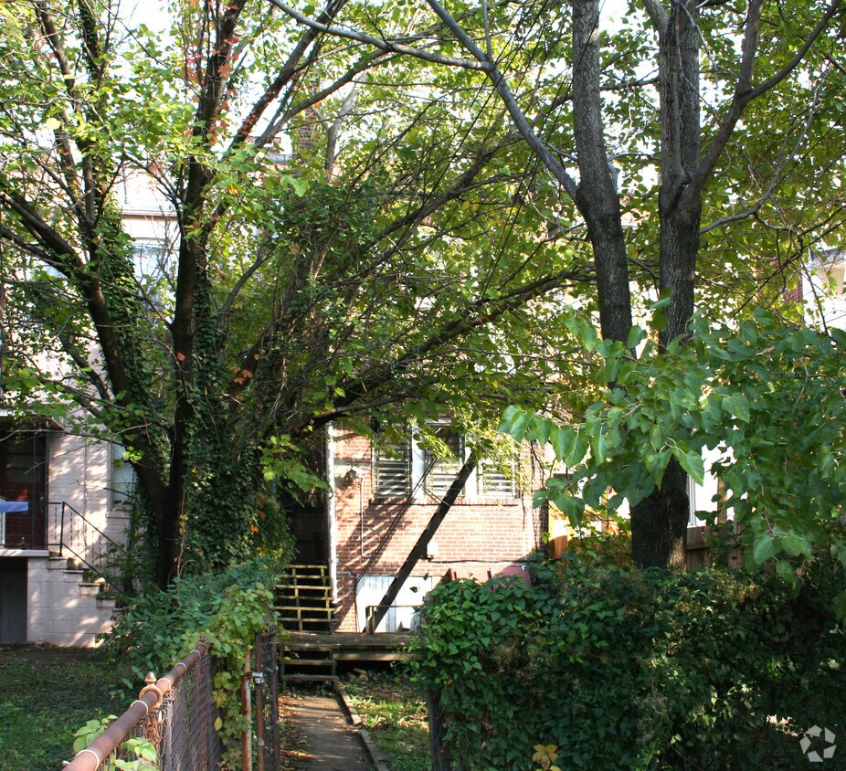 Fotografía del edificio - 2916 Guilford Ave