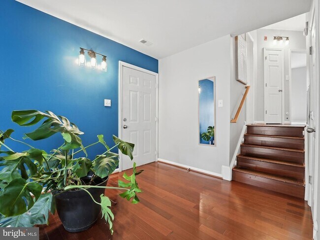 Foto del edificio - 4667 Longstreet Ln