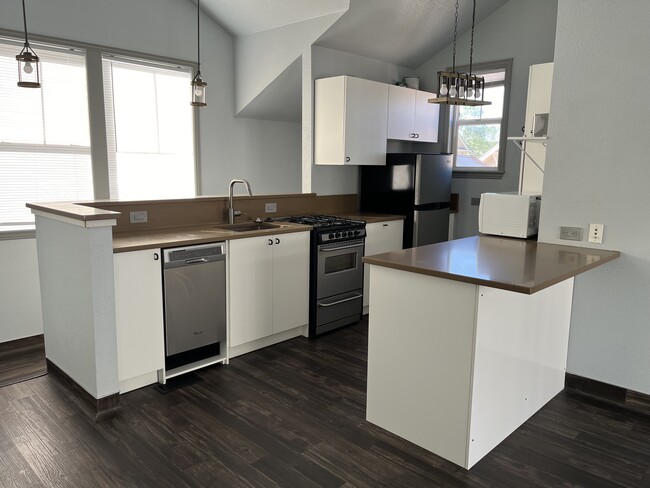 Kitchen - 9267 E 107th Ave
