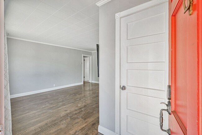 Building Photo - Freshly Renovated Single-Family Home for Rent